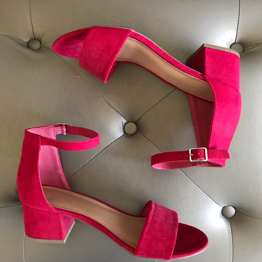 Red Low-heeled Heels